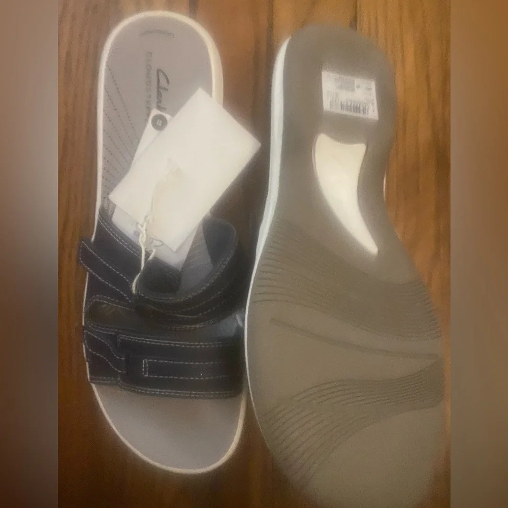 Clarks Cloudsteppers Navy Sandals Womens size 11-NWT - Picture 3 of 3